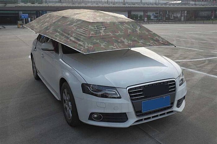 Auto onder de paraplu
